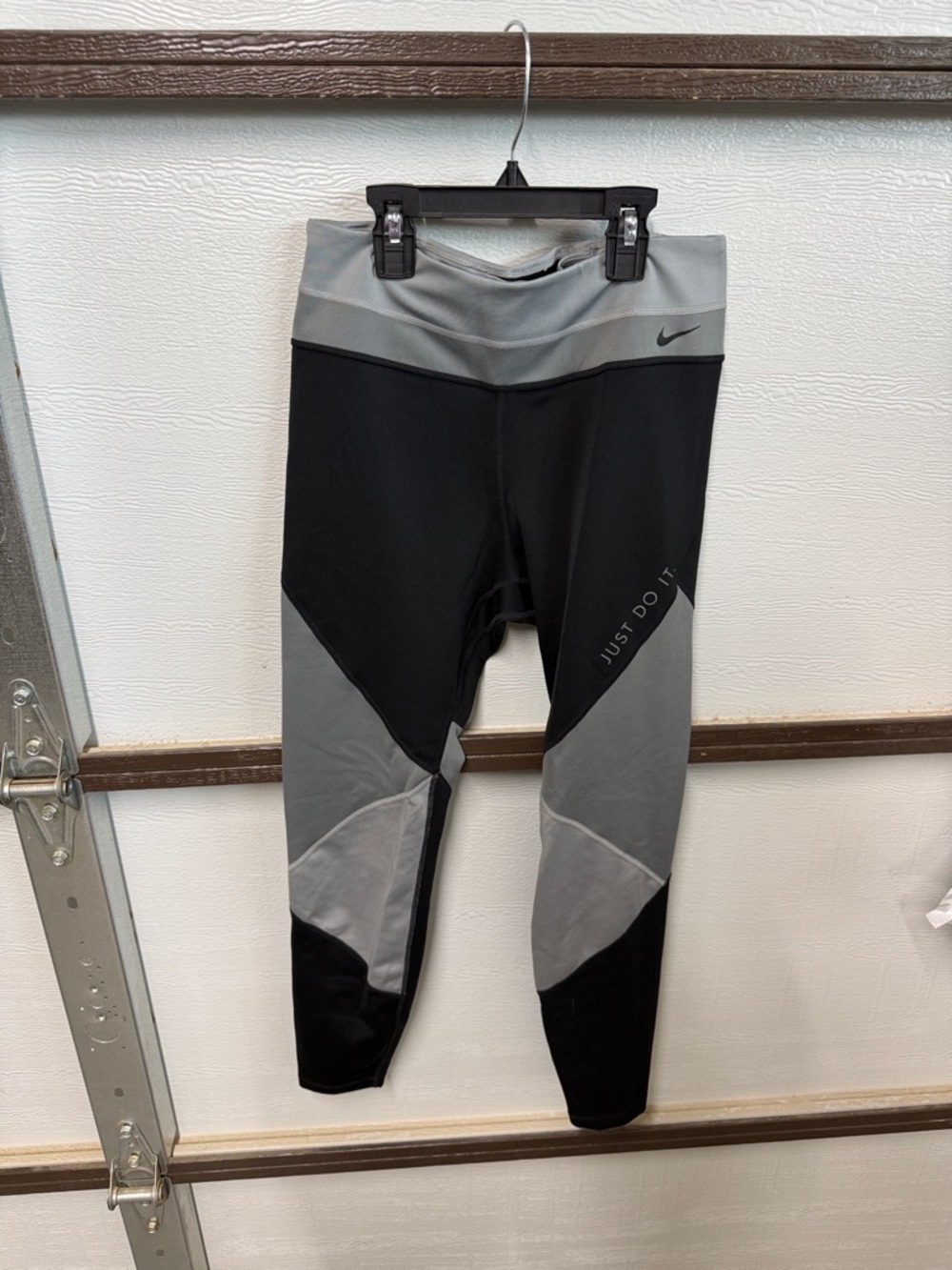 Nike Black and Gray Colorblock Performance Leggings